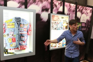 Jan Christoph Greim führte durch die Ausstellung.