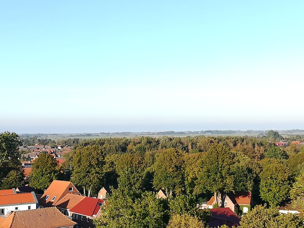 Blick auf die ostfriesischen Inseln vom Turm der St. Magnus Kirche in Esens.